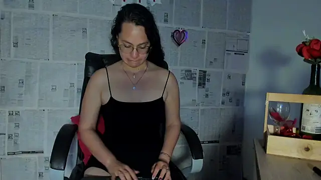 Snapshot of emmaTorres1 chatting on February 13, 3:46 pm emmaTorres1 online show from February 13, 3:46 pm