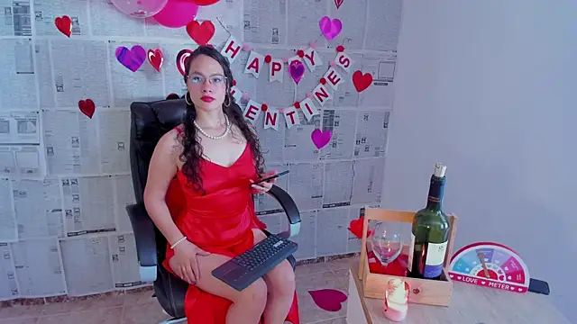 Snapshot of emmaTorres1 chatting on February 14, 2:44 pm emmaTorres1 online show from February 14, 2:44 pm