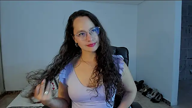Snapshot of emmaTorres1 chatting on March 9, 2:39 am emmaTorres1 online show from March 9, 2:39 am
