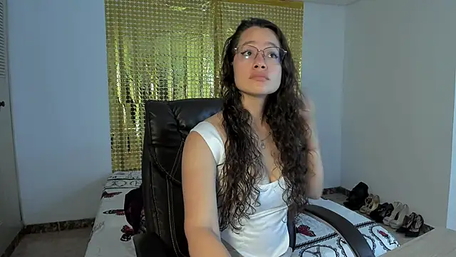Snapshot of emmaTorres1 chatting on March 16, 8:32 pm emmaTorres1 online show from March 16, 8:32 pm