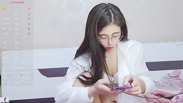 Snapshot of lingling998 chatting on March 13, 1:18 pm lingling998 online show from March 13, 1:18 pm