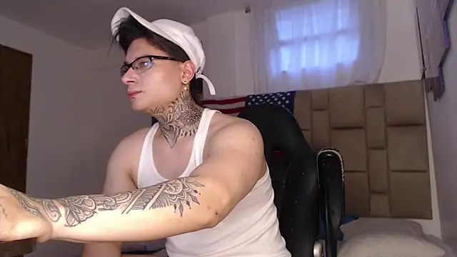 DennisWalkerr online show from December 31, 10:23 pm