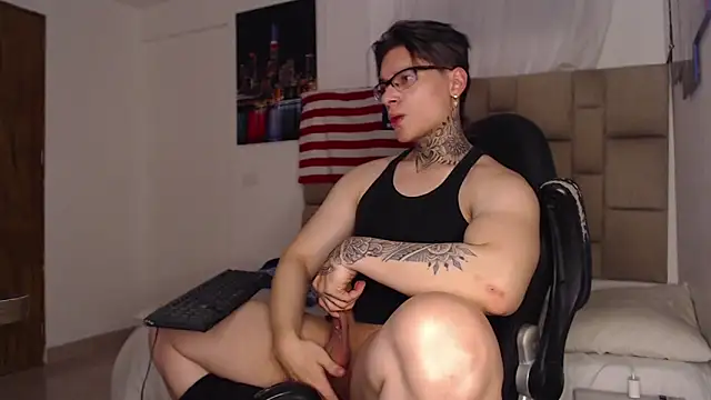 DennisWalkerr online show from January 1, 3:13 am