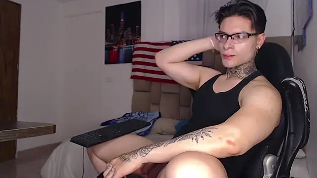 DennisWalkerr online show from January 31, 3:30 am