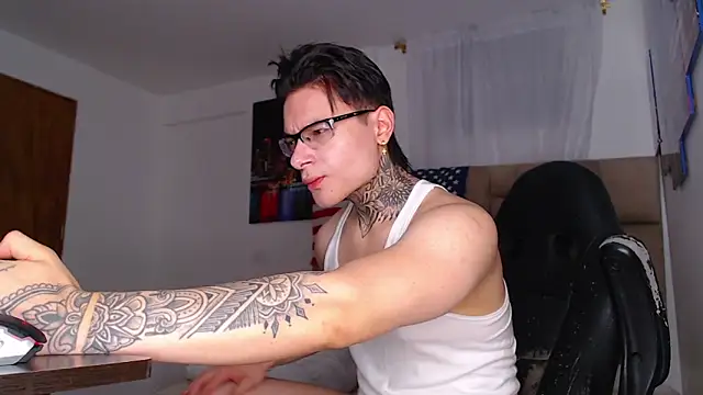 DennisWalkerr online show from March 18, 2:47 am