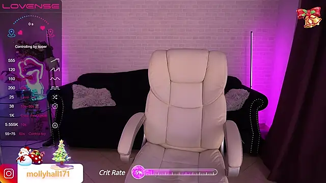 Snapshot of LovelyMollyy chatting on January 2, 2:13 pm LovelyMollyy online show from January 2, 2:13 pm