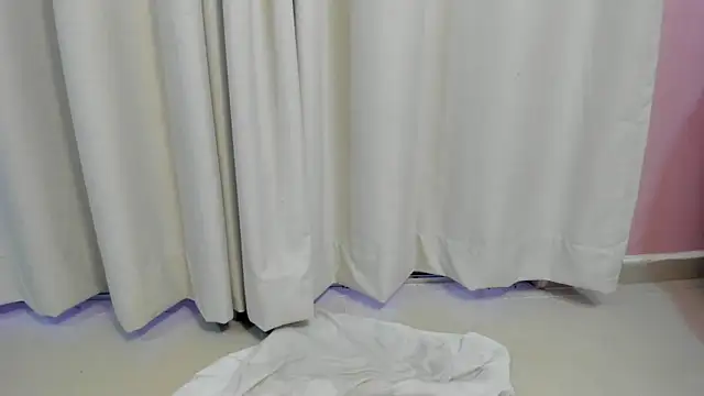 Daphne Fox  online show from February 2, 11:51 am