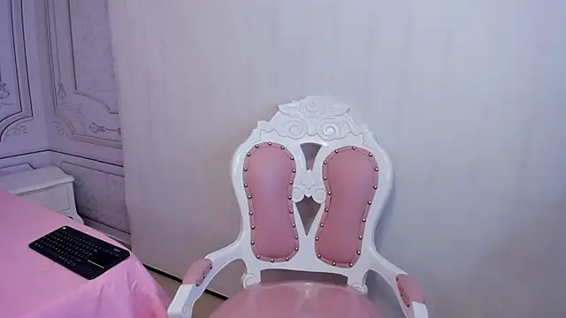 Daphne Fox  online show from March 4, 8:57 am