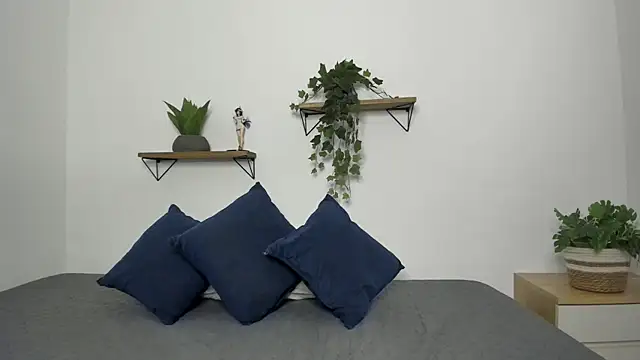 naughty 1girl online show from April 7, 1:39 am