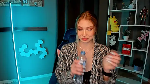 Snapshot of ElmaLee chatting on December 23, 9:18 pm ElmaLee online show from December 23, 9:18 pm