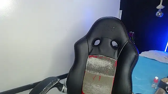 nikkystorm1  online show from December 24, 4:30 pm