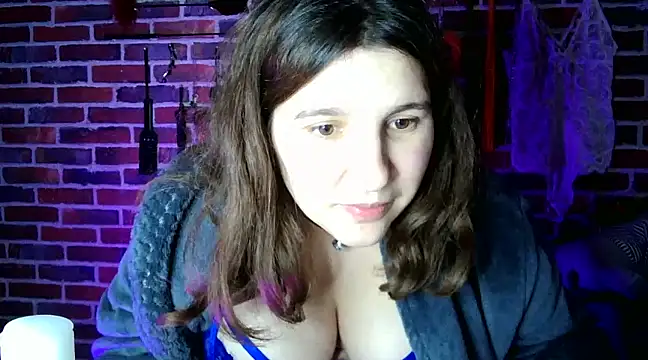 Snapshot of Heleneecesmecs2 chatting on January 22, 5:48 am Heleneecesmecs2 online show from January 22, 5:48 am