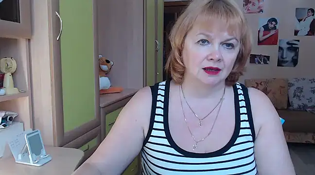 Snapshot of vixey_fox chatting on January 13, 9:52 am vixey fox online show from January 13, 9:52 am