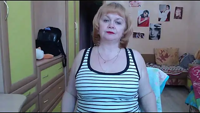 Snapshot of vixey_fox chatting on February 6, 12:59 pm vixey fox online show from February 6, 12:59 pm
