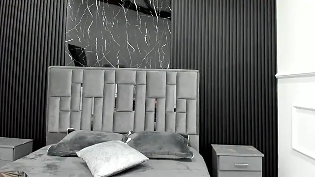 Snapshot of LolaAngellx chatting on November 8, 7:45 pm LolaAngellx online show from November 8, 7:45 pm