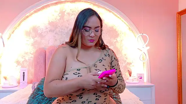 MiaLaurents online show from November 15, 5:05 am