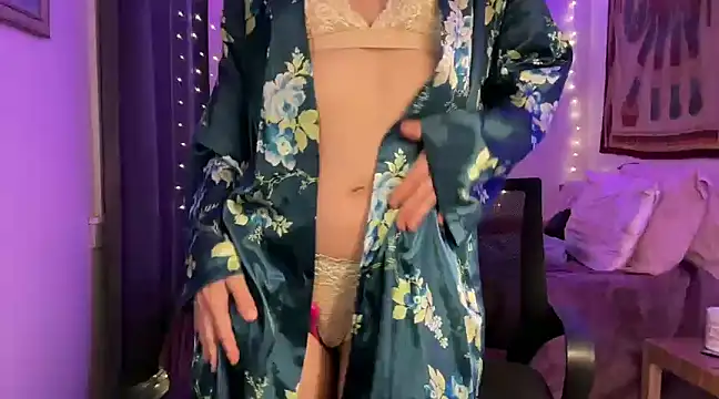 leahsparkles online show from March 19, 3:52 am