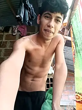 Snapshot of Andres123cv chatting on May 1, 4:55 pm Andres123cv online show from May 1, 4:55 pm
