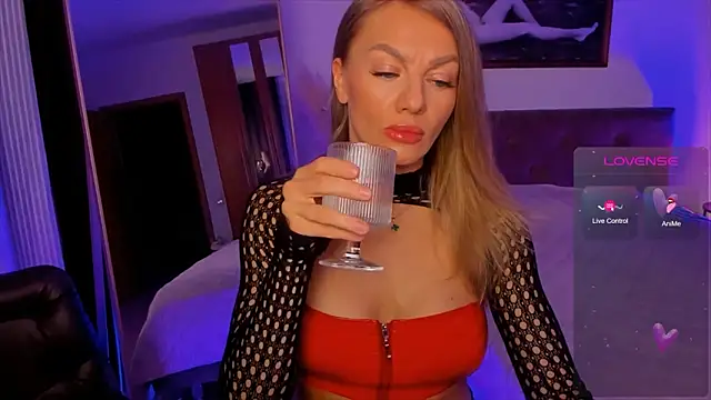 Snapshot of Oliva_Candy chatting on March 27, 6:40 pm Oliva Candy online show from March 27, 6:40 pm
