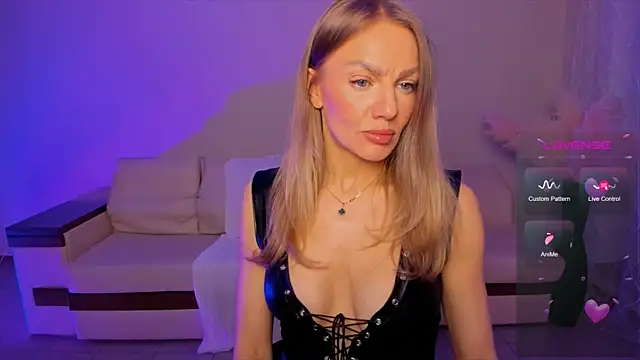 Snapshot of Oliva_Candy chatting on April 24, 9:06 pm Oliva Candy online show from April 24, 9:06 pm