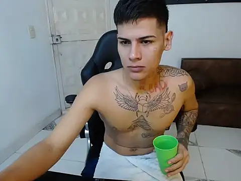 Clyde019 online show from December 22, 10:17 am