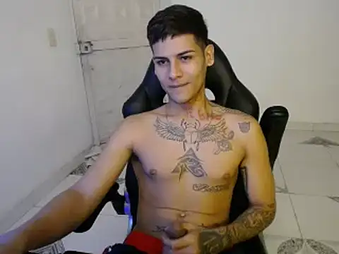 Clyde019 online show from January 1, 12:00 am