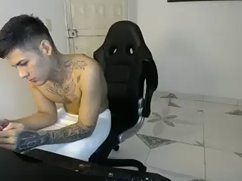 Clyde019 online show from February 14, 5:09 am