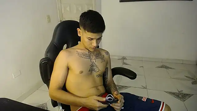 Clyde019 online show from February 26, 11:26 pm