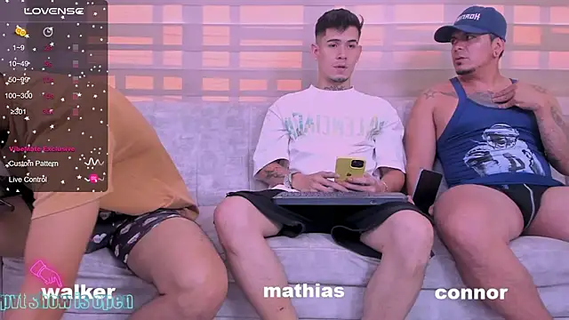 Snapshot of hell_twink chatting on January 17, 8:22 pm hell twink online show from January 17, 8:22 pm