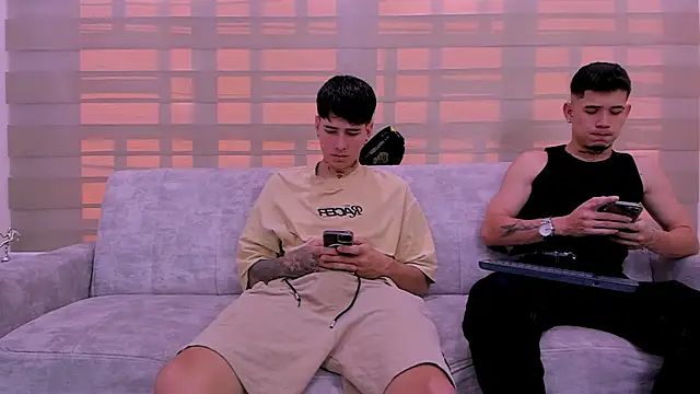 Snapshot of hell_twink chatting on January 22, 8:17 pm hell twink online show from January 22, 8:17 pm