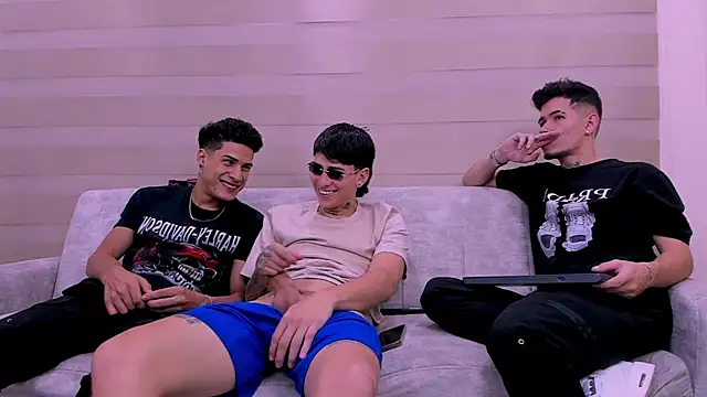 Snapshot of hell_twink chatting on January 25, 9:57 pm hell twink online show from January 25, 9:57 pm