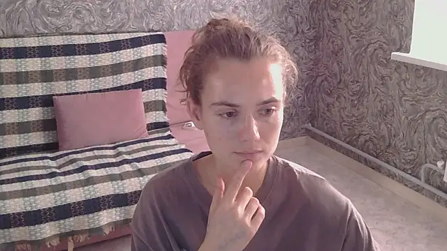 Snapshot of CurlyNed chatting on December 24, 7:17 am CurlyNed online show from December 24, 7:17 am
