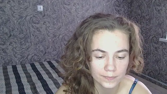 Snapshot of CurlyNed chatting on February 6, 11:21 am CurlyNed online show from February 6, 11:21 am