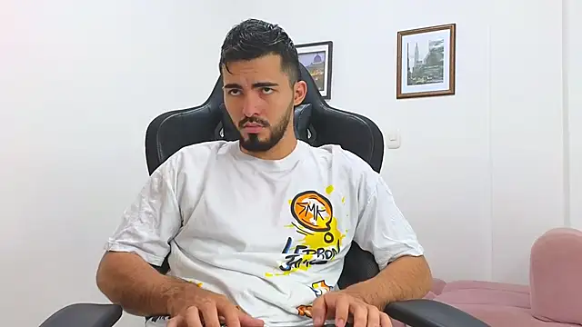 Massimoo 07 online show from February 1, 8:05 pm