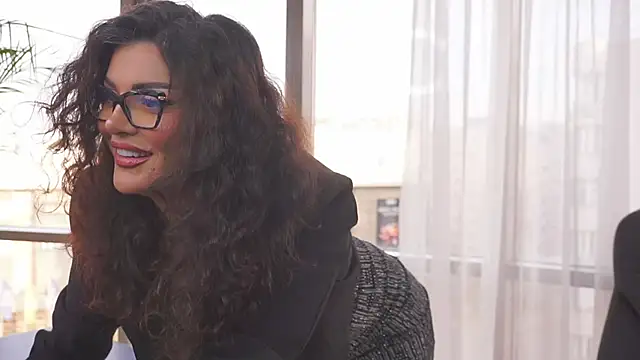 Snapshot of myakalifa chatting on December 14, 3:04 pm myakalifa online show from December 14, 3:04 pm
