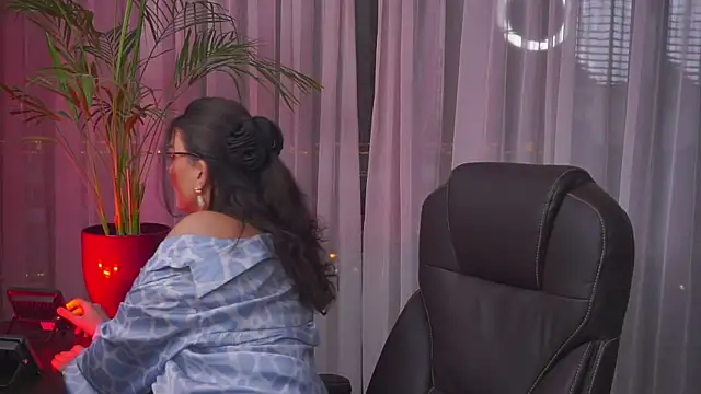 Snapshot of myakalifa chatting on January 19, 3:32 pm myakalifa online show from January 19, 3:32 pm