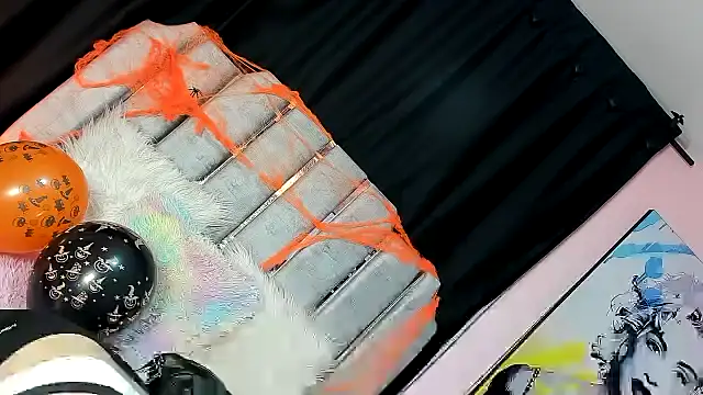 paris noa online show from October 31, 4:30 pm