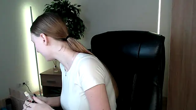 Haley Vixen online show from December 24, 9:06 am