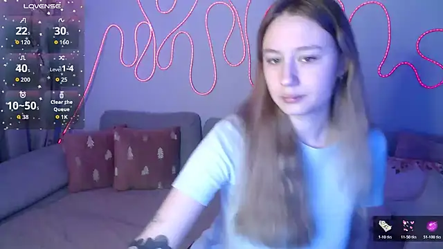 Snapshot of Haley_Vixen chatting on December 17, 9:04 am Haley Vixen online show from December 17, 9:04 am