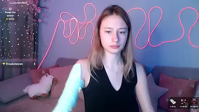 Snapshot of Haley_Vixen chatting on December 22, 9:06 am Haley Vixen online show from December 22, 9:06 am