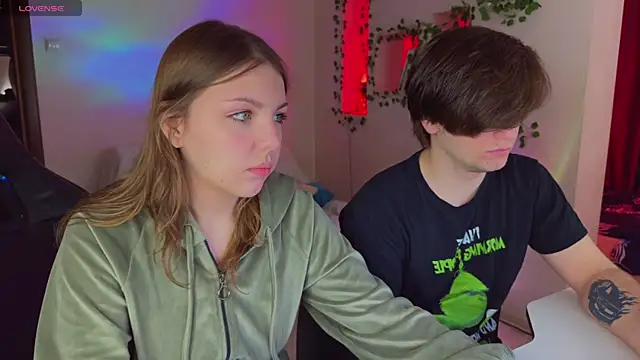 RobertAndLinela online show from April 28, 1:27 pm