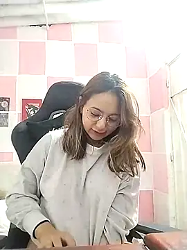 Snapshot of Paulina_mosh chatting on March 4, 1:45 am Paulina mosh online show from March 4, 1:45 am