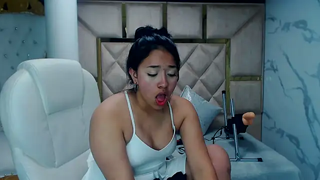 IsabellRodriguez18 online show from March 1, 3:43 am