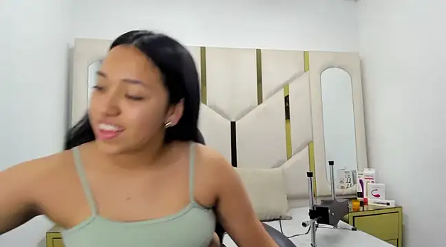 IsabellRodriguez18 online show from March 12, 12:42 am