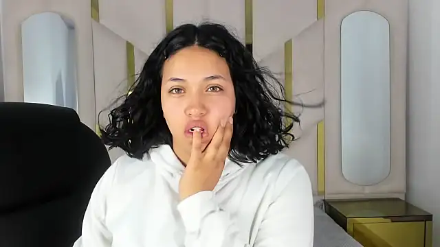 IsabellRodriguez18 online show from September 13, 3:17 am