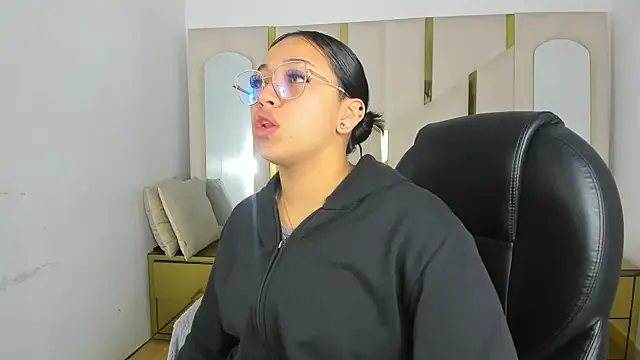 IsabellRodriguez18 online show from November 29, 3:53 am