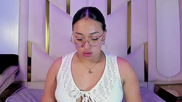 IsabellRodriguez18 online show from March 26, 3:23 am