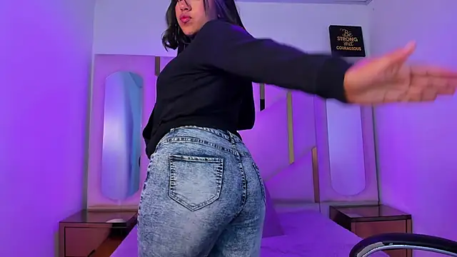 IsabellRodriguez18 online show from April 3, 3:26 am