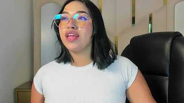 IsabellRodriguez18 online show from May 11, 3:23 am