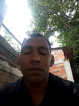 Snapshot of yaxom33 chatting on February 25, 1:32 pm yaxom33 online show from February 25, 1:32 pm